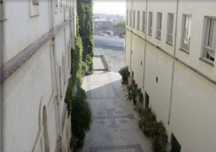 Colegio San Antonio de Padua - Entre edificios