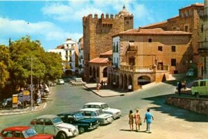 Plaza y torre en los 70