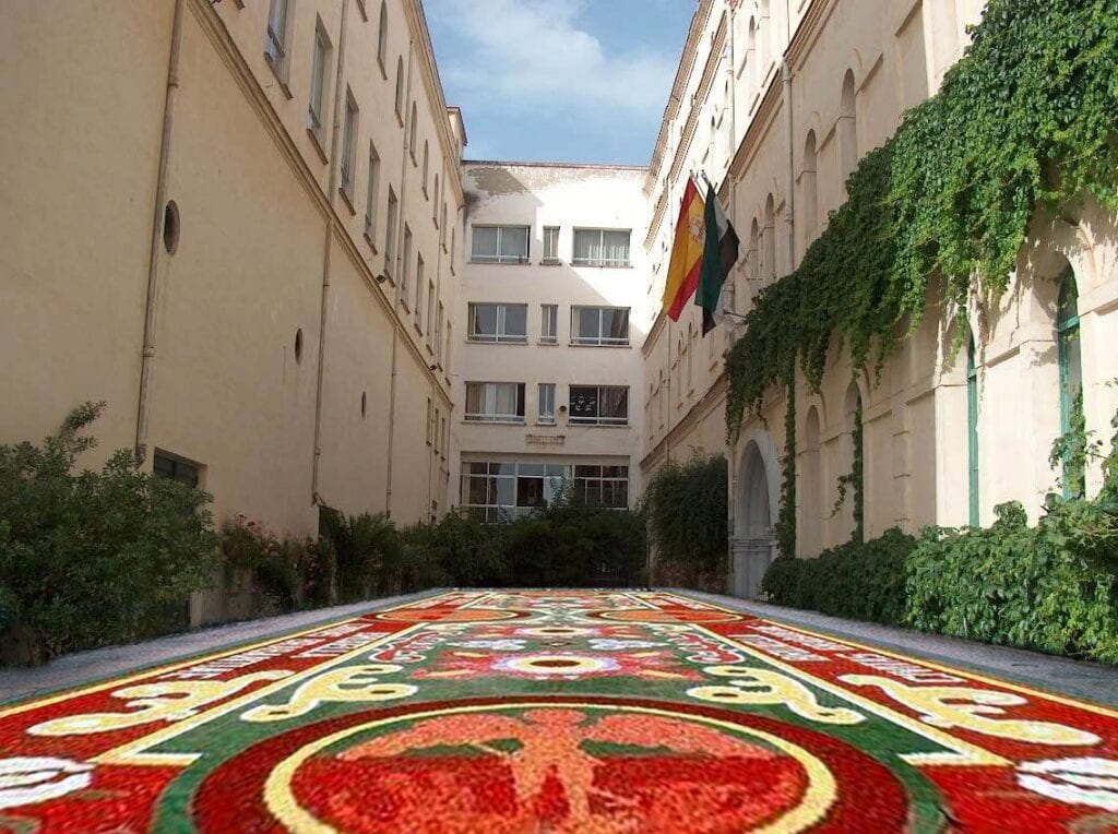 Colegio San Antonio de Padua - Entre edificios