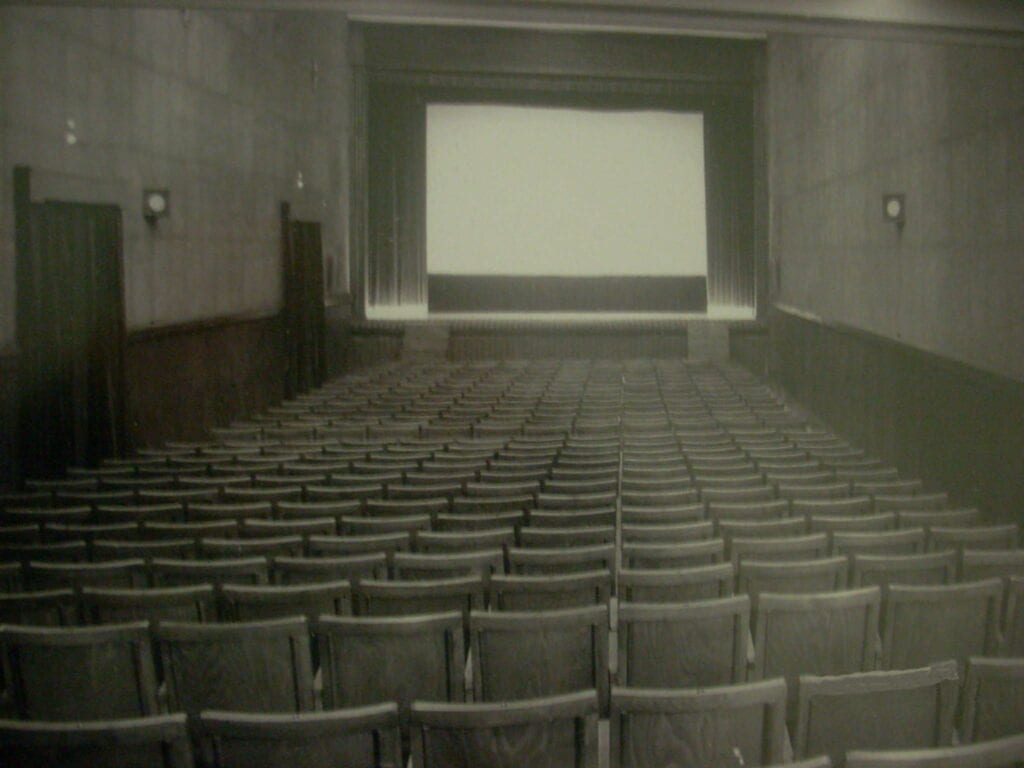 Colegio San Antonio de Padua - El cine
