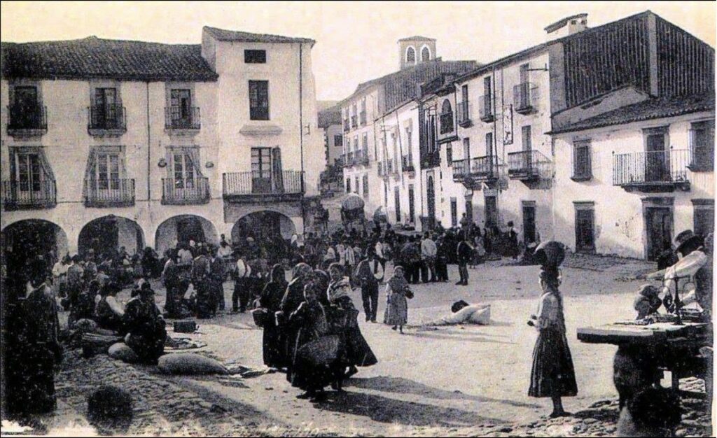 Plaza Mayor de Mont&aacute;nchez en los a&ntilde;os 30